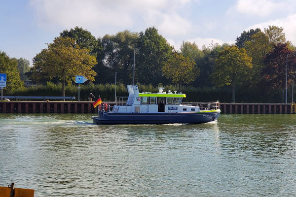 Siemer Werft Barßel-Reekenfeld - Taufe Kanalstreifenboot Siemer 13.8